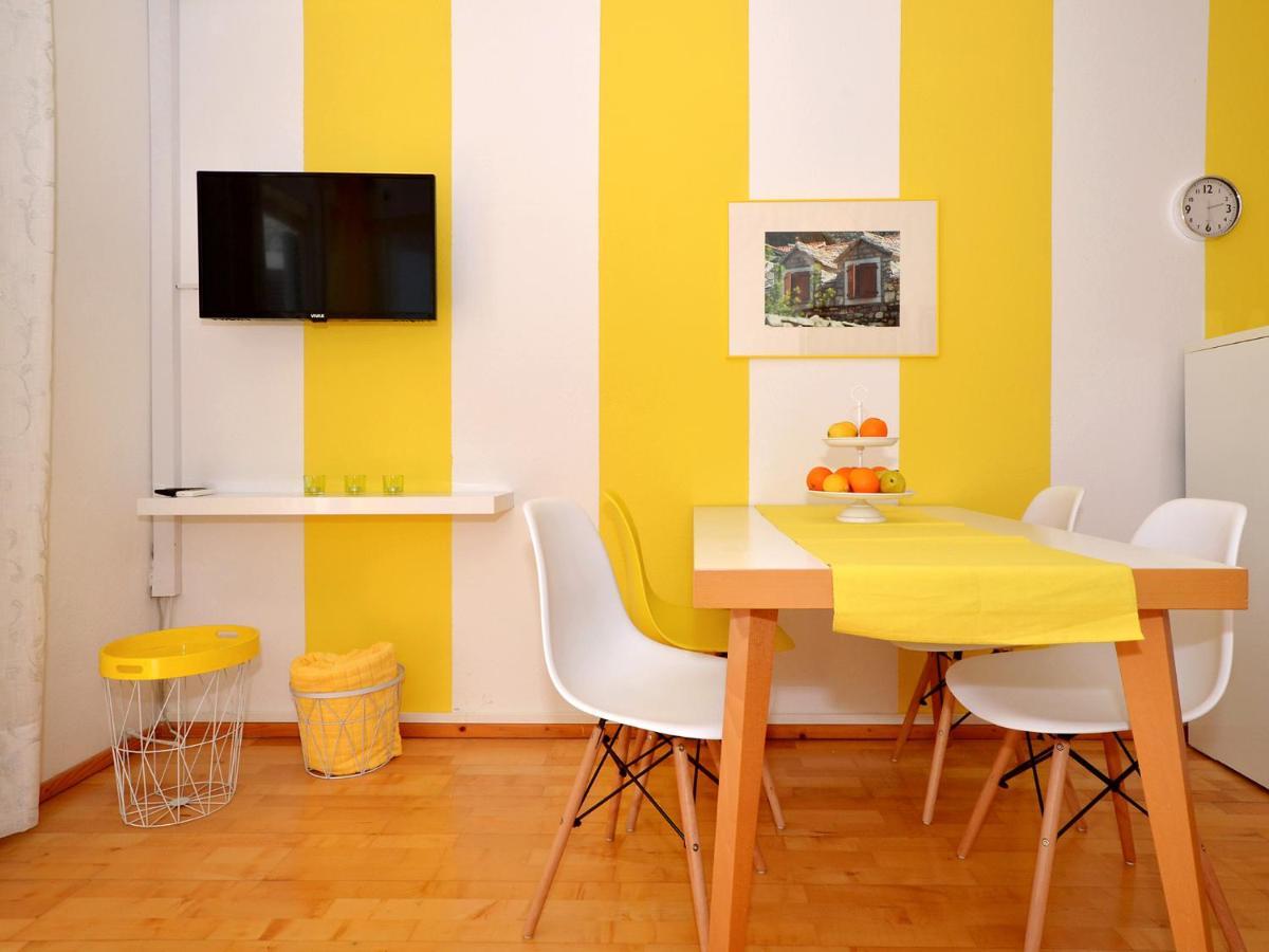 Apartments Newway Bol Bagian luar foto