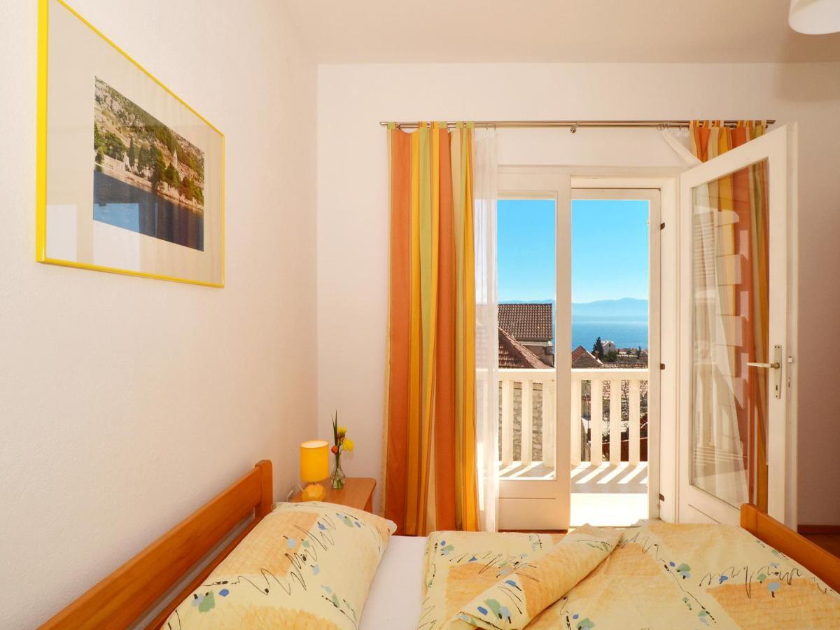 Apartments Newway Bol Bagian luar foto