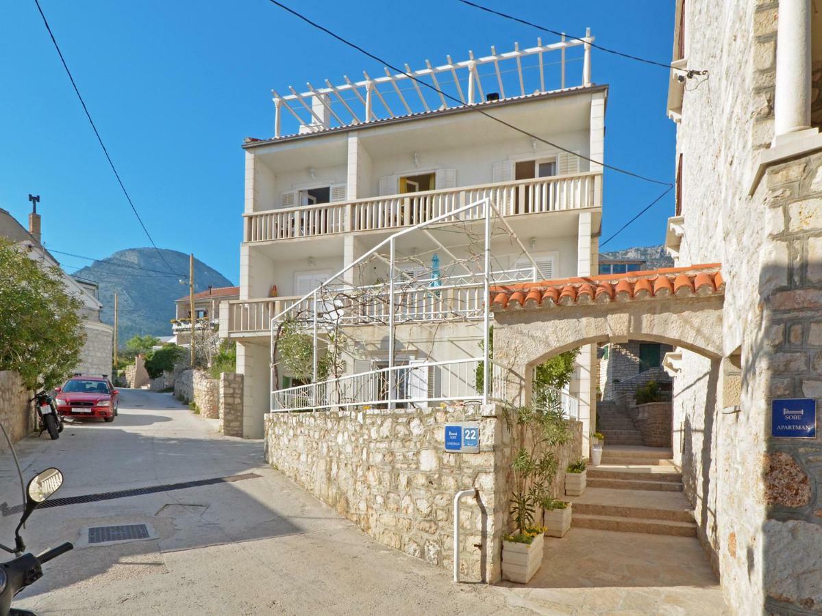 Apartments Newway Bol Bagian luar foto