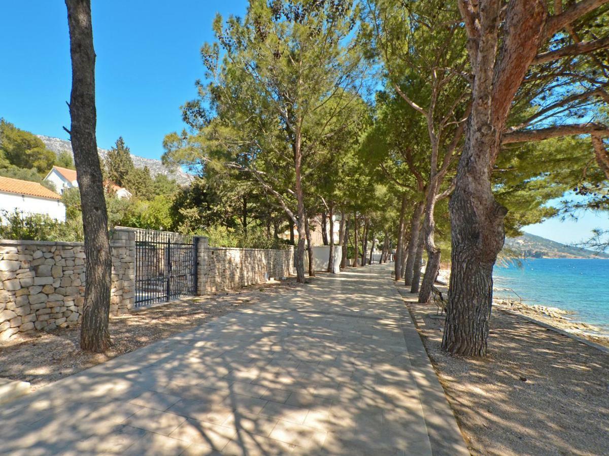 Apartments Newway Bol Bagian luar foto
